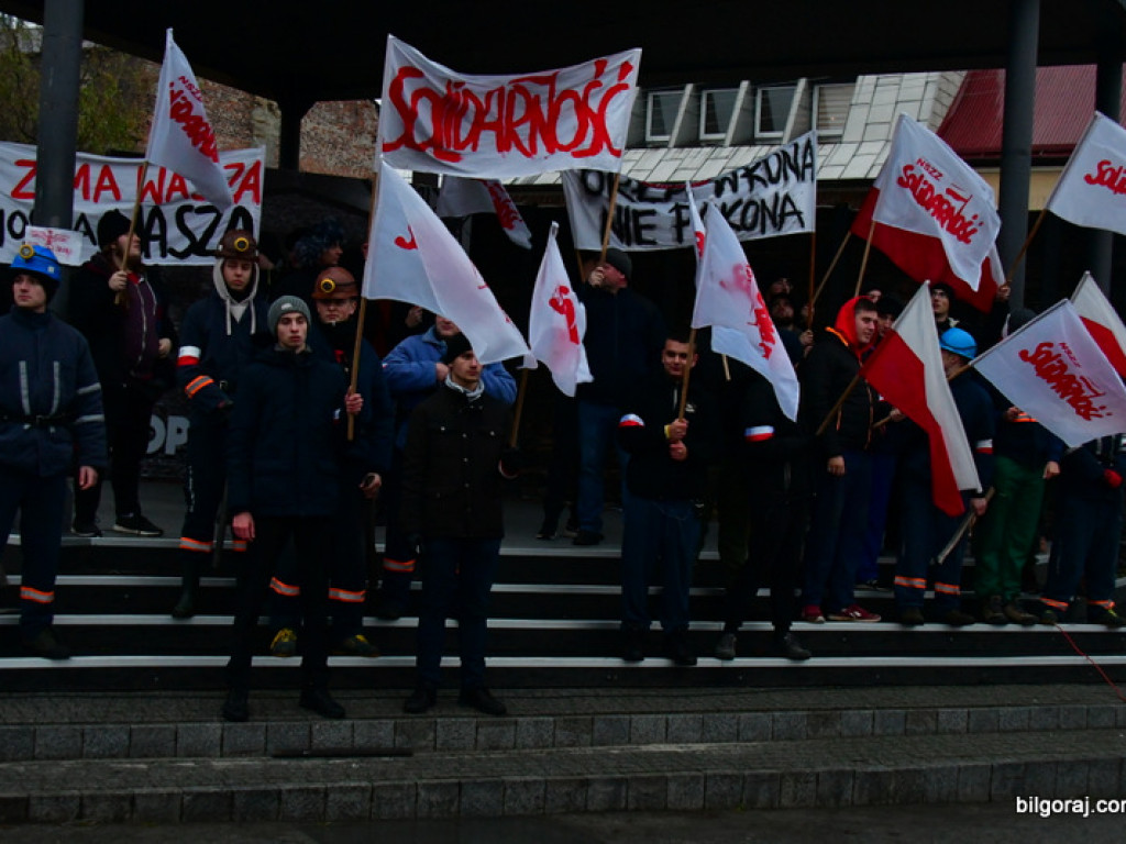 Rekonstrukcja grudnia 1981 roku, film Wiesława Palucha oraz koncert Norberta Smolińskiego (FOTO, VIDEO)