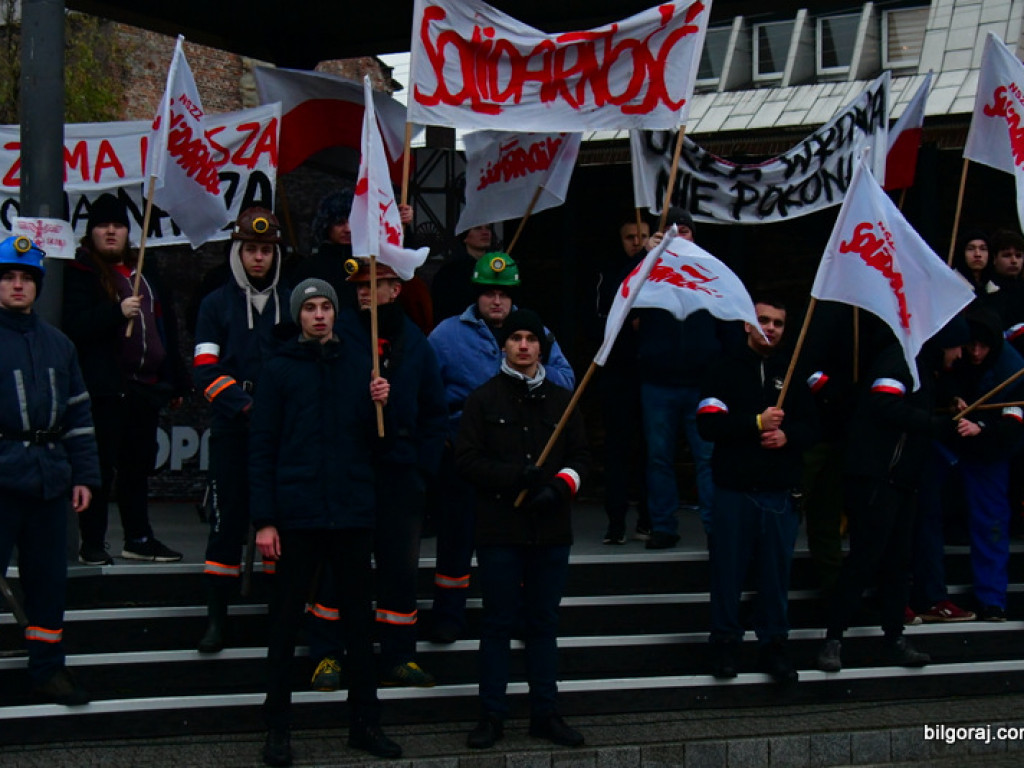 Rekonstrukcja grudnia 1981 roku, film Wiesława Palucha oraz koncert Norberta Smolińskiego (FOTO, VIDEO)
