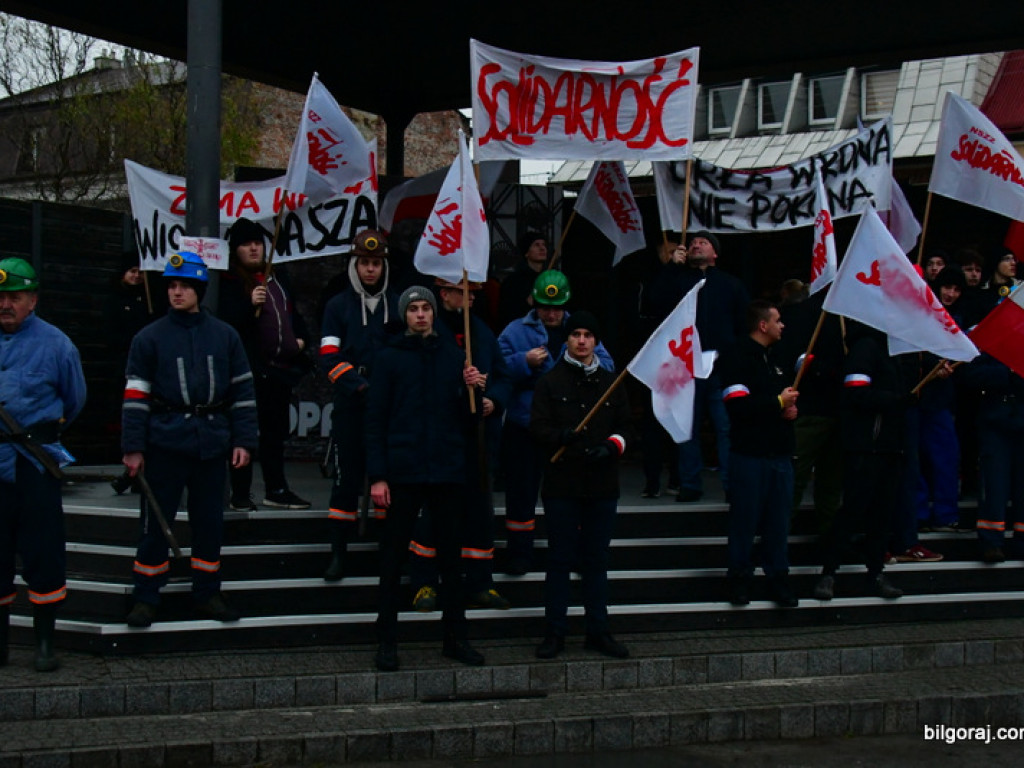 Rekonstrukcja grudnia 1981 roku, film Wiesława Palucha oraz koncert Norberta Smolińskiego (FOTO, VIDEO)