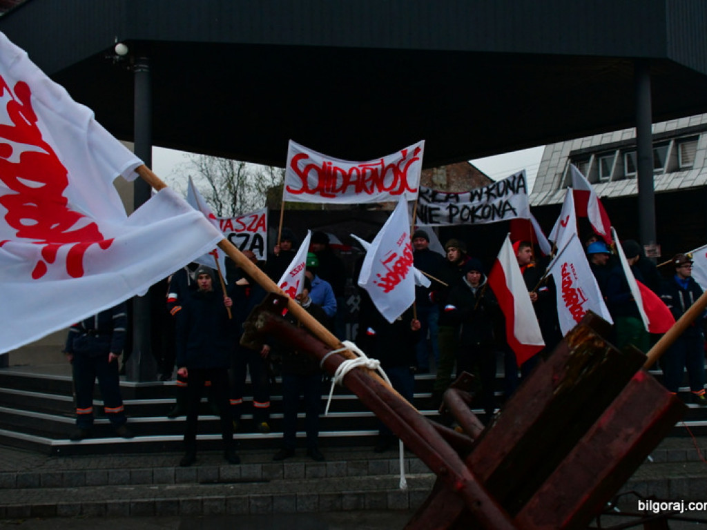 Rekonstrukcja grudnia 1981 roku, film Wiesława Palucha oraz koncert Norberta Smolińskiego (FOTO, VIDEO)