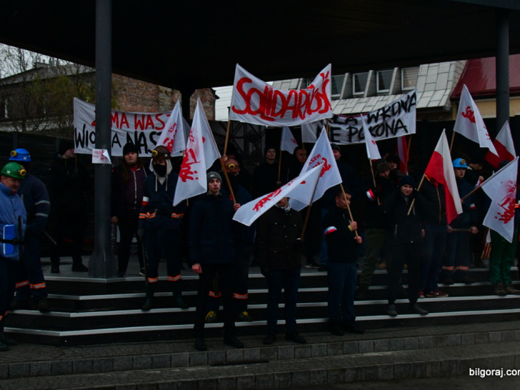 Rekonstrukcja grudnia 1981 roku, film Wiesława Palucha oraz koncert Norberta Smolińskiego (FOTO, VIDEO)