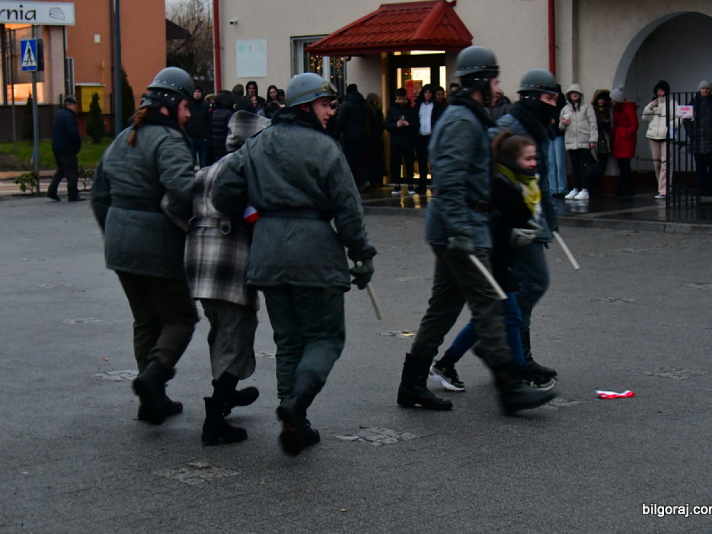 Rekonstrukcja grudnia 1981 roku, film Wiesława Palucha oraz koncert Norberta Smolińskiego (FOTO, VIDEO)