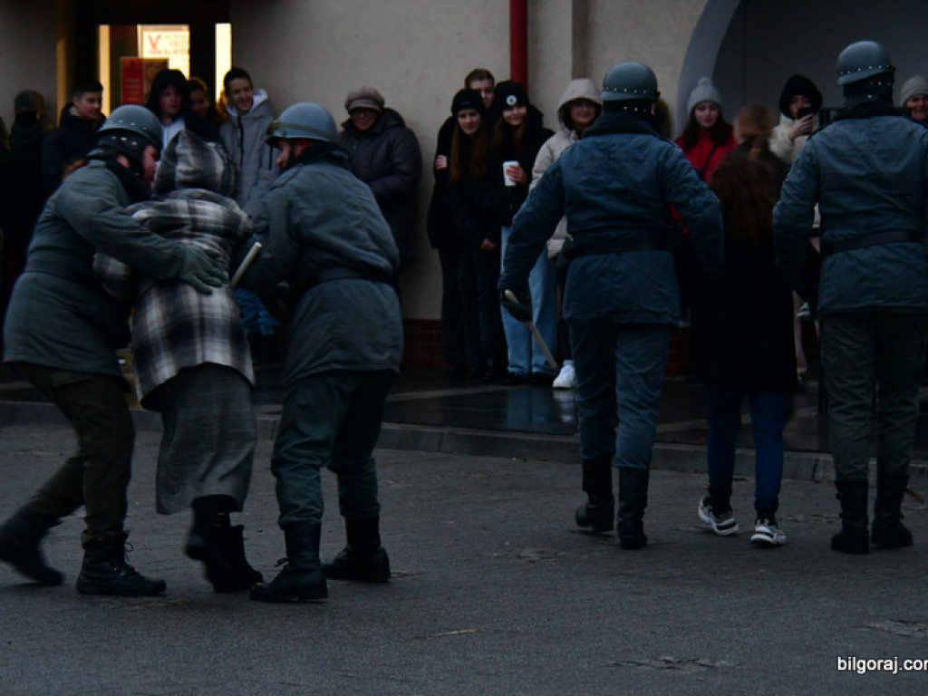 Rekonstrukcja grudnia 1981 roku, film Wiesława Palucha oraz koncert Norberta Smolińskiego (FOTO, VIDEO)