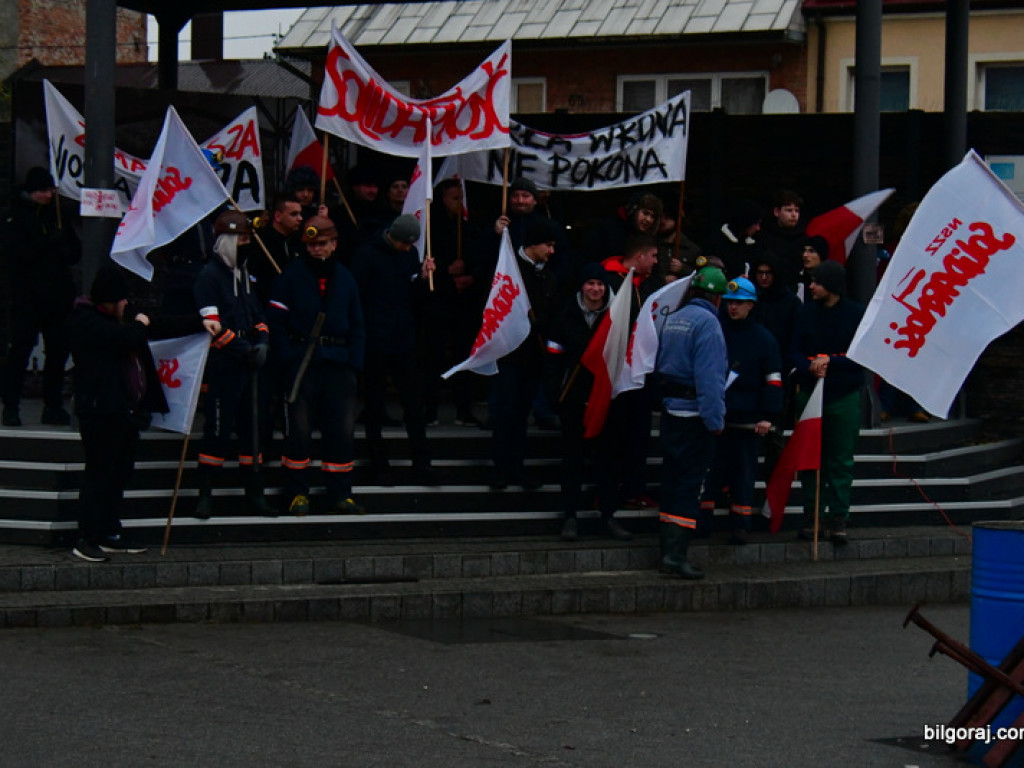 Rekonstrukcja grudnia 1981 roku, film Wiesława Palucha oraz koncert Norberta Smolińskiego (FOTO, VIDEO)