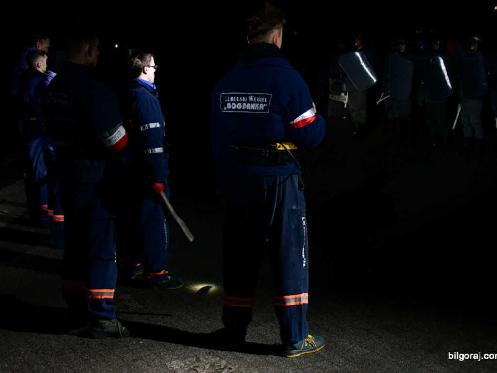 Rekonstrukcja grudnia 1981 roku, film Wiesława Palucha oraz koncert Norberta Smolińskiego (FOTO, VIDEO)