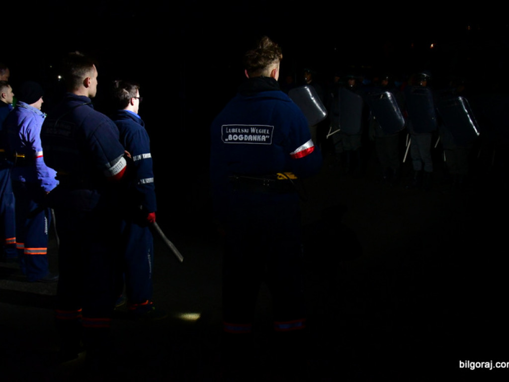 Rekonstrukcja grudnia 1981 roku, film Wiesława Palucha oraz koncert Norberta Smolińskiego (FOTO, VIDEO)