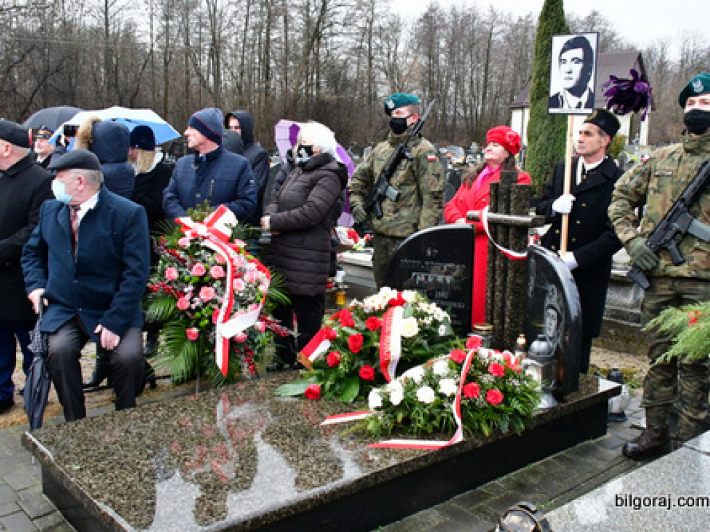 Regionalne obchody 40. rocznicy wprowadzenia stanu wojennego. Uczczono Józefa Krzysztofa Gizę i wszystkie ofiary walki komunistów z narodem (FOTO)