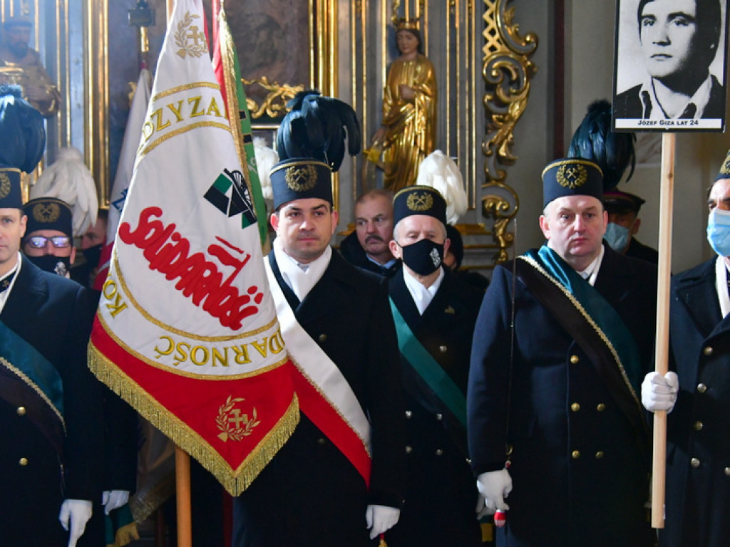 Regionalne obchody 40. rocznicy wprowadzenia stanu wojennego. Uczczono Józefa Krzysztofa Gizę i wszystkie ofiary walki komunistów z narodem (FOTO)