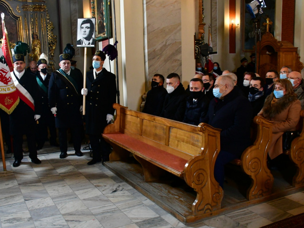 Regionalne obchody 40. rocznicy wprowadzenia stanu wojennego. Uczczono Józefa Krzysztofa Gizę i wszystkie ofiary walki komunistów z narodem (FOTO)