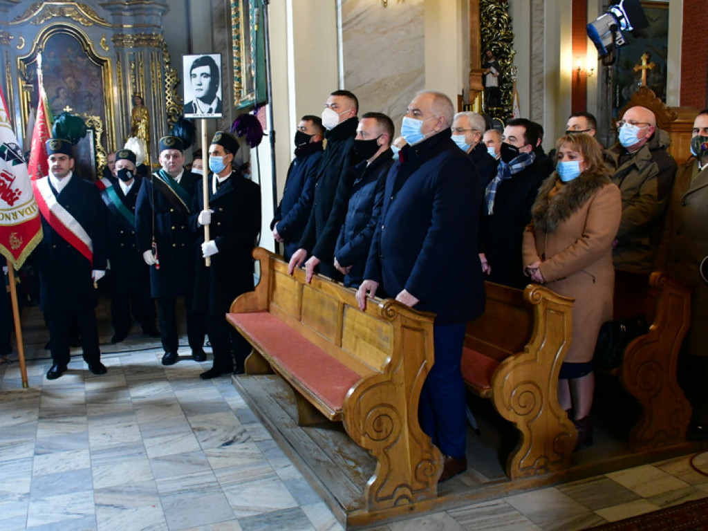 Regionalne obchody 40. rocznicy wprowadzenia stanu wojennego. Uczczono Józefa Krzysztofa Gizę i wszystkie ofiary walki komunistów z narodem (FOTO)