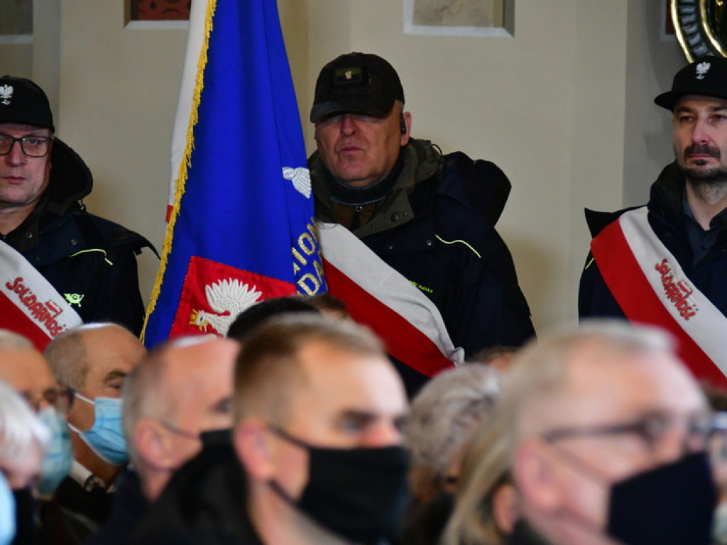 Regionalne obchody 40. rocznicy wprowadzenia stanu wojennego. Uczczono Józefa Krzysztofa Gizę i wszystkie ofiary walki komunistów z narodem (FOTO)