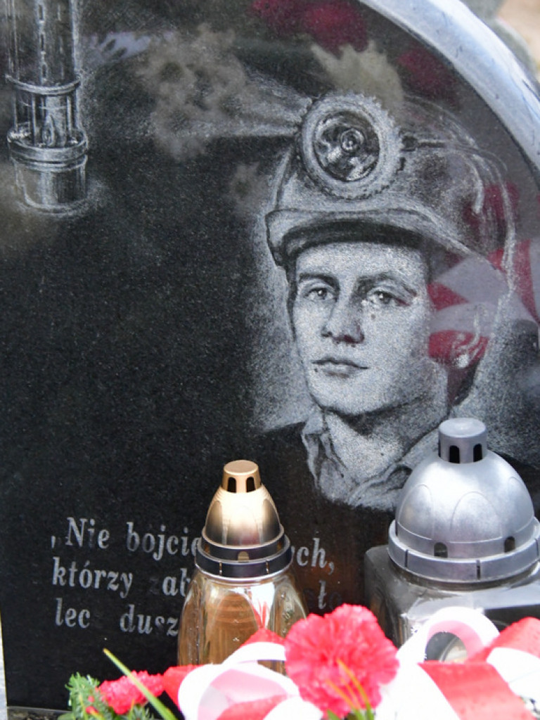 Regionalne obchody 40. rocznicy wprowadzenia stanu wojennego. Uczczono Józefa Krzysztofa Gizę i wszystkie ofiary walki komunistów z narodem (FOTO)