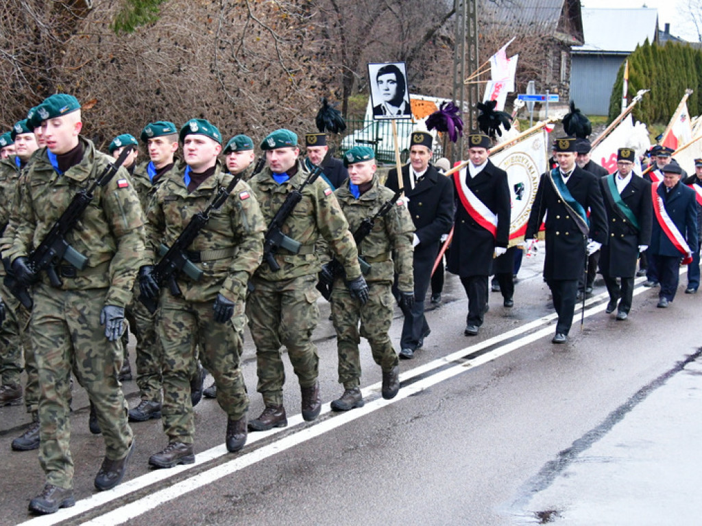 Regionalne obchody 40. rocznicy wprowadzenia stanu wojennego. Uczczono Józefa Krzysztofa Gizę i wszystkie ofiary walki komunistów z narodem (FOTO)