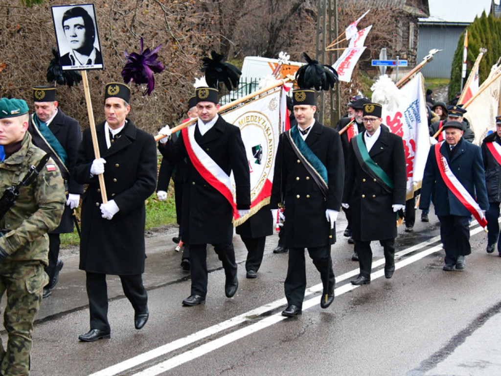 Regionalne obchody 40. rocznicy wprowadzenia stanu wojennego. Uczczono Józefa Krzysztofa Gizę i wszystkie ofiary walki komunistów z narodem (FOTO)