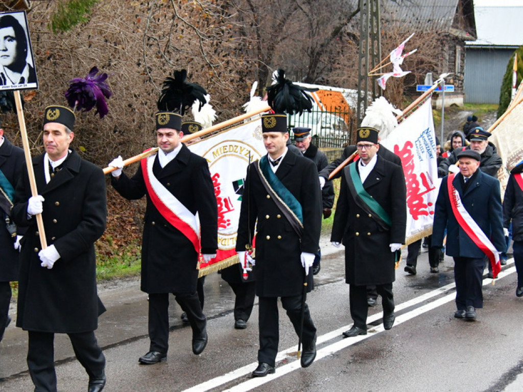 Regionalne obchody 40. rocznicy wprowadzenia stanu wojennego. Uczczono Józefa Krzysztofa Gizę i wszystkie ofiary walki komunistów z narodem (FOTO)