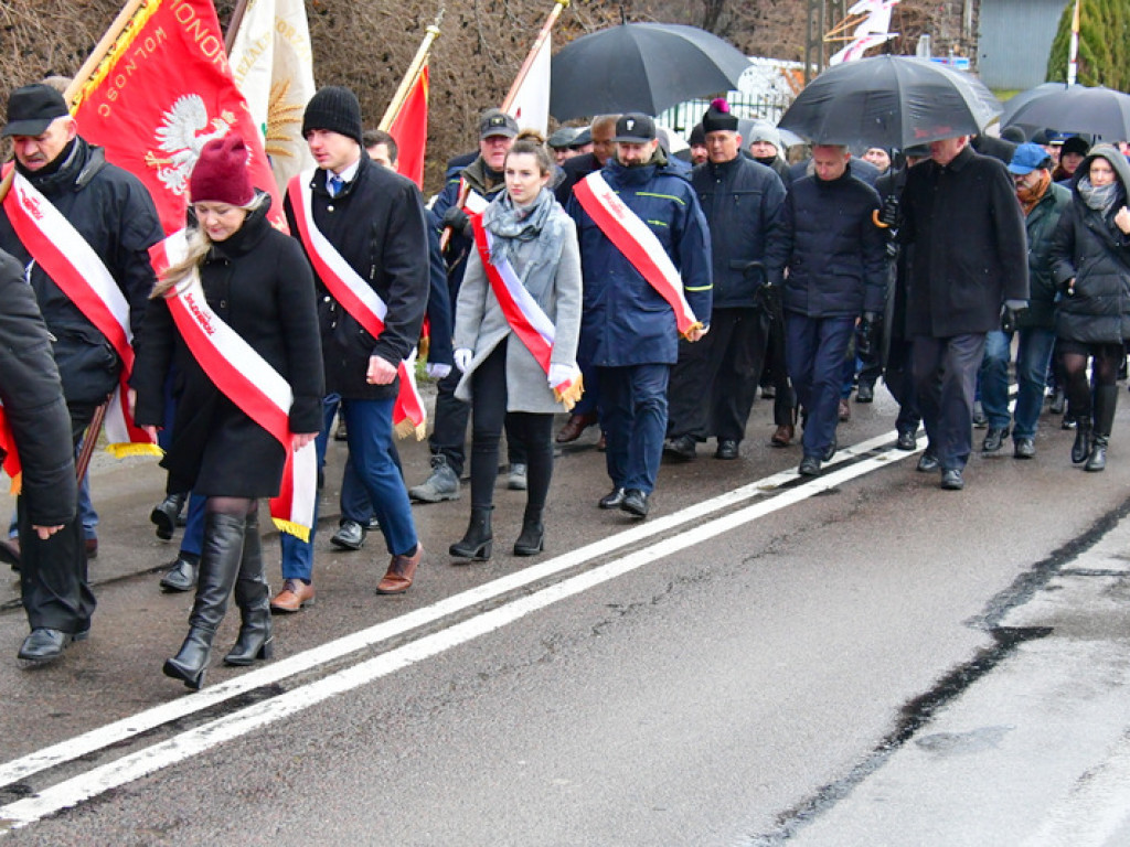 Regionalne obchody 40. rocznicy wprowadzenia stanu wojennego. Uczczono Józefa Krzysztofa Gizę i wszystkie ofiary walki komunistów z narodem (FOTO)