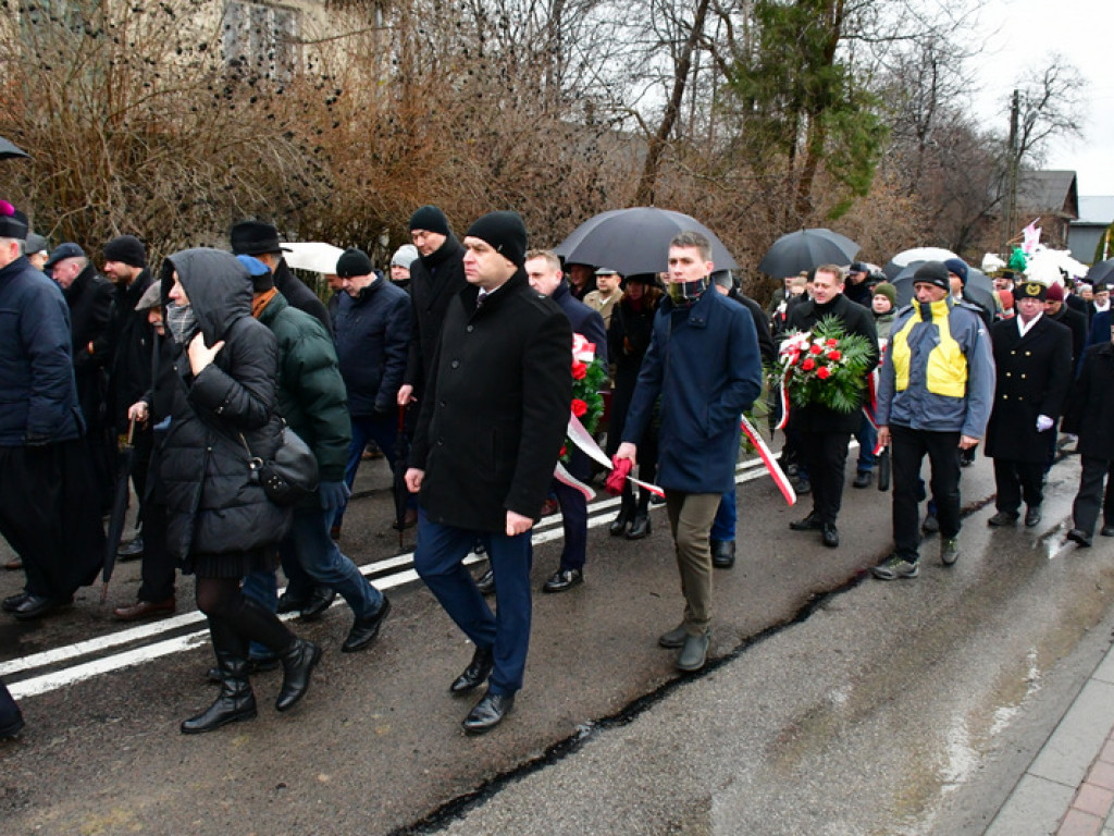 Regionalne obchody 40. rocznicy wprowadzenia stanu wojennego. Uczczono Józefa Krzysztofa Gizę i wszystkie ofiary walki komunistów z narodem (FOTO)