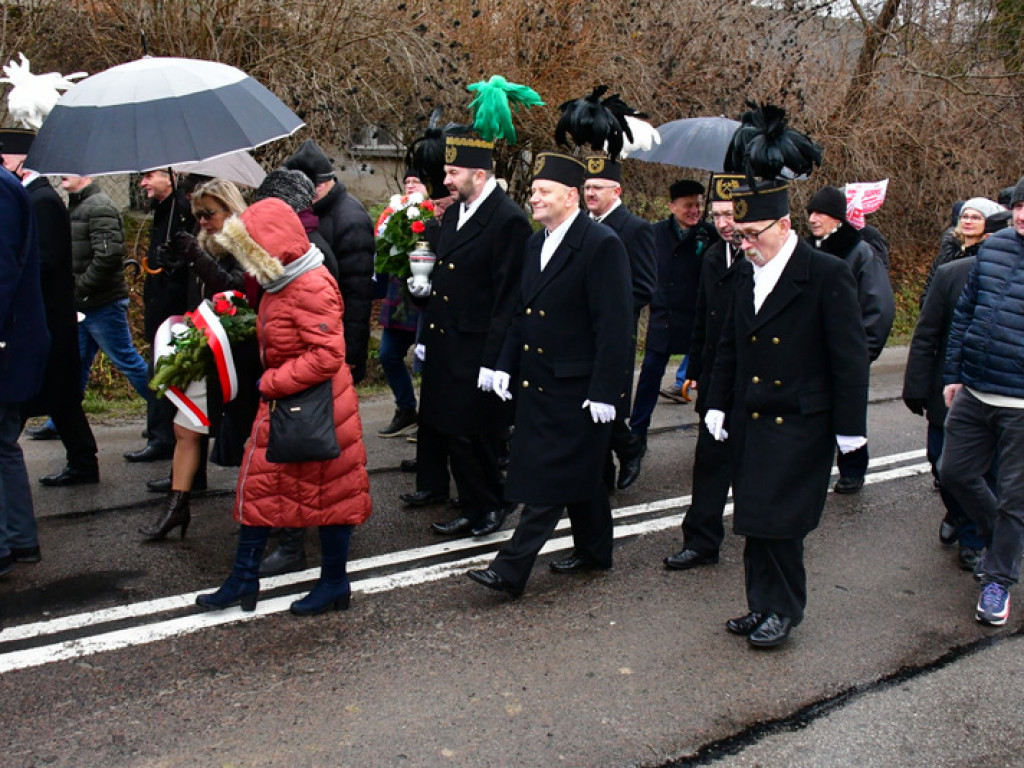 Regionalne obchody 40. rocznicy wprowadzenia stanu wojennego. Uczczono Józefa Krzysztofa Gizę i wszystkie ofiary walki komunistów z narodem (FOTO)
