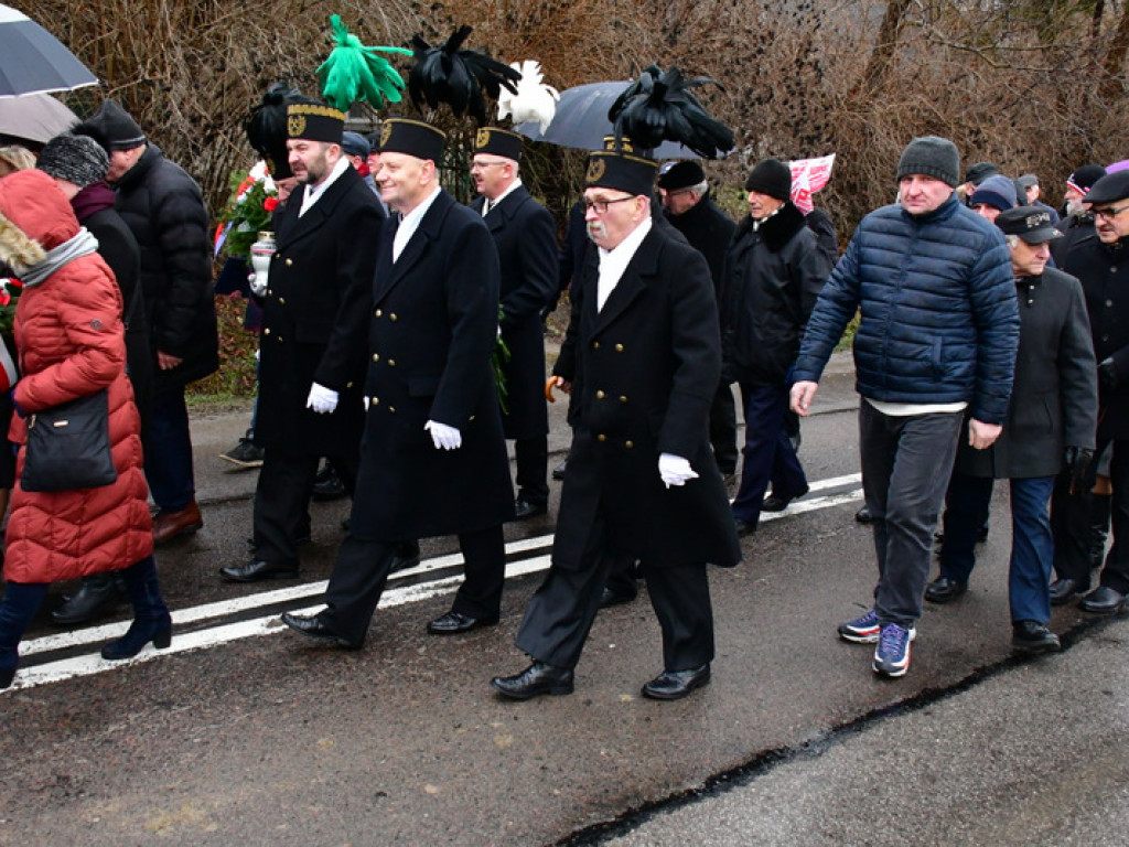 Regionalne obchody 40. rocznicy wprowadzenia stanu wojennego. Uczczono Józefa Krzysztofa Gizę i wszystkie ofiary walki komunistów z narodem (FOTO)