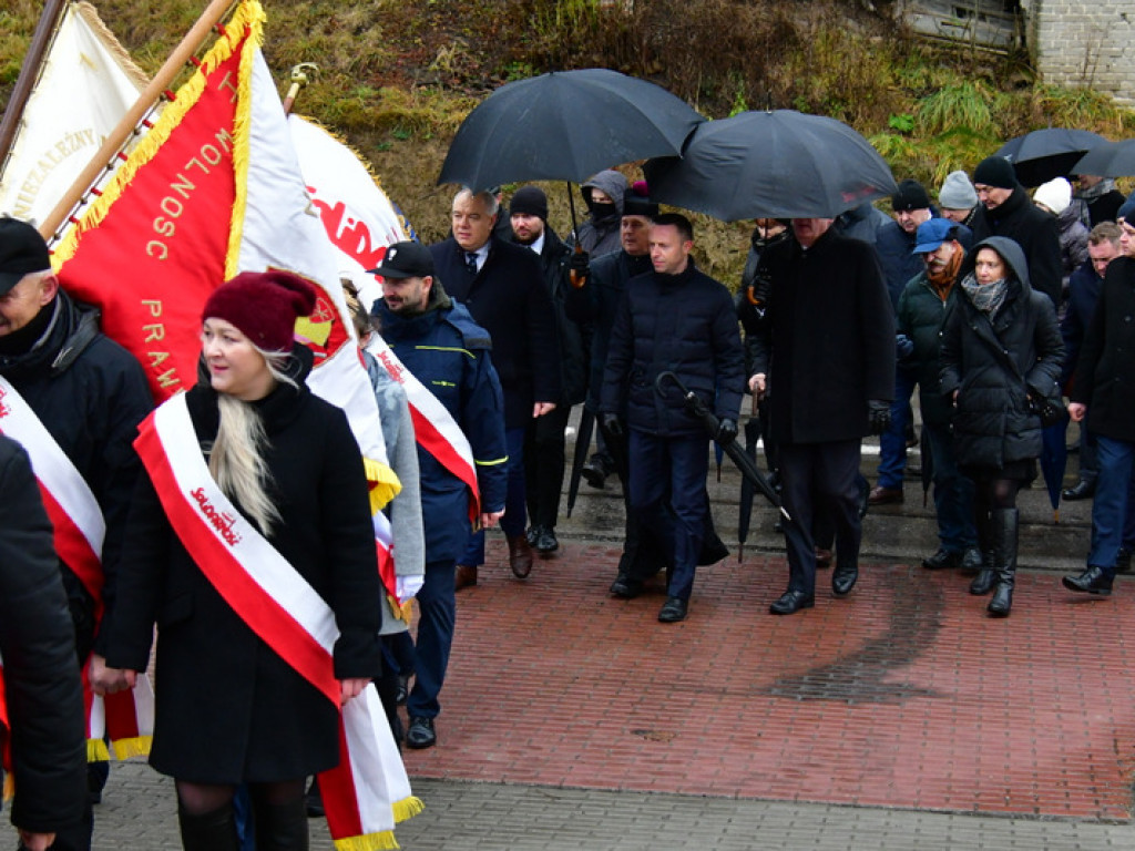 Regionalne obchody 40. rocznicy wprowadzenia stanu wojennego. Uczczono Józefa Krzysztofa Gizę i wszystkie ofiary walki komunistów z narodem (FOTO)