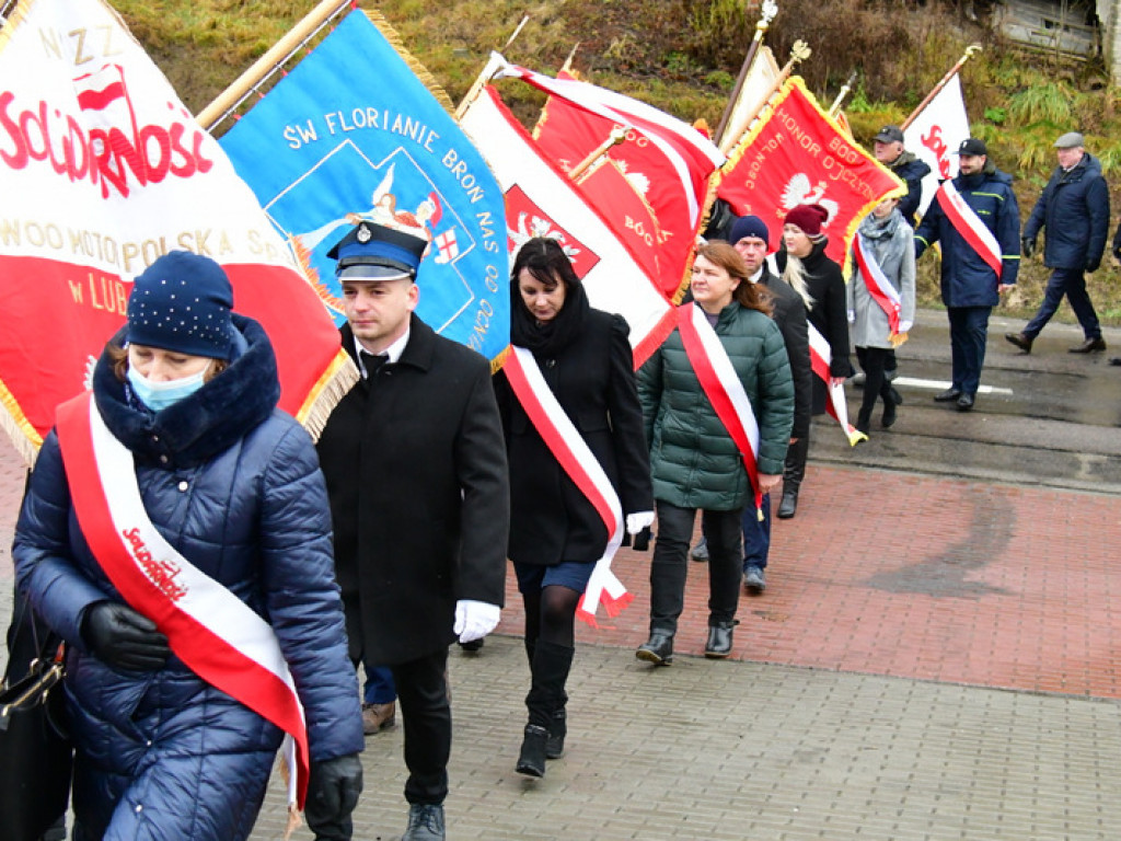 Regionalne obchody 40. rocznicy wprowadzenia stanu wojennego. Uczczono Józefa Krzysztofa Gizę i wszystkie ofiary walki komunistów z narodem (FOTO)