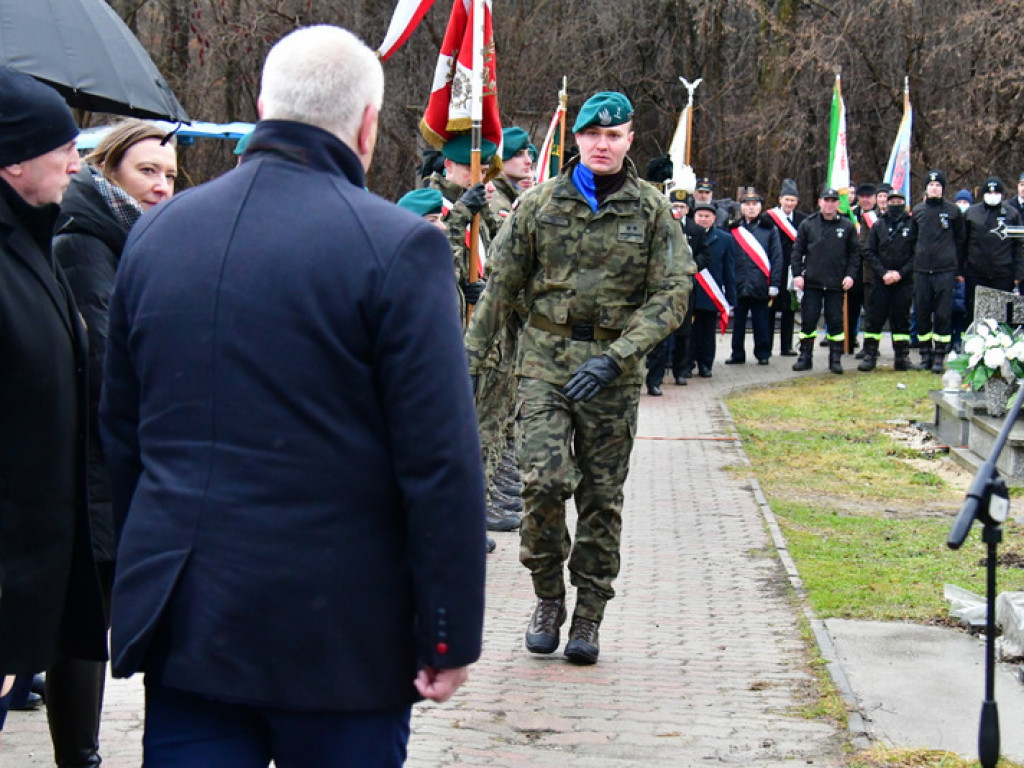 Regionalne obchody 40. rocznicy wprowadzenia stanu wojennego. Uczczono Józefa Krzysztofa Gizę i wszystkie ofiary walki komunistów z narodem (FOTO)