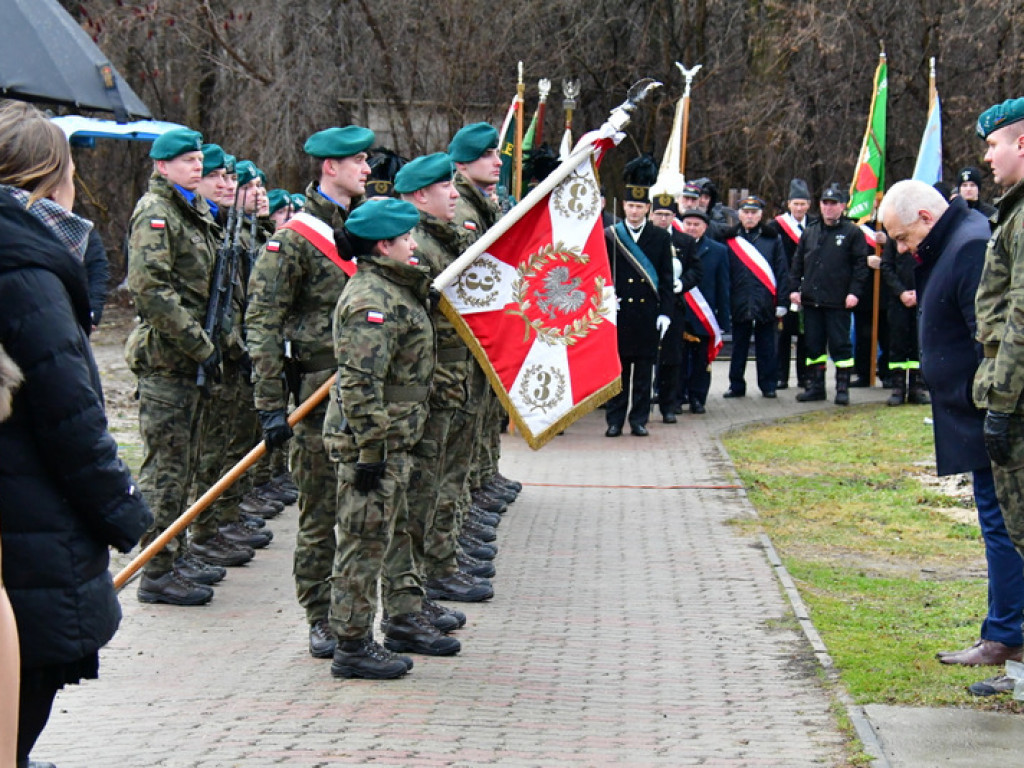 Regionalne obchody 40. rocznicy wprowadzenia stanu wojennego. Uczczono Józefa Krzysztofa Gizę i wszystkie ofiary walki komunistów z narodem (FOTO)