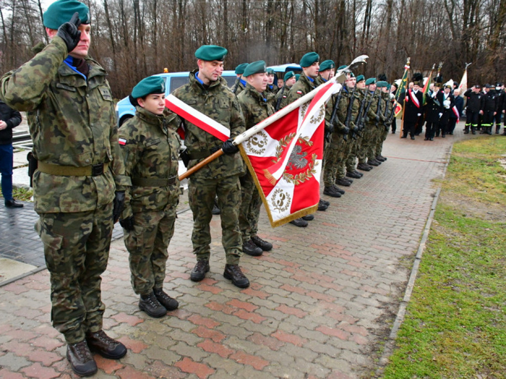Regionalne obchody 40. rocznicy wprowadzenia stanu wojennego. Uczczono Józefa Krzysztofa Gizę i wszystkie ofiary walki komunistów z narodem (FOTO)