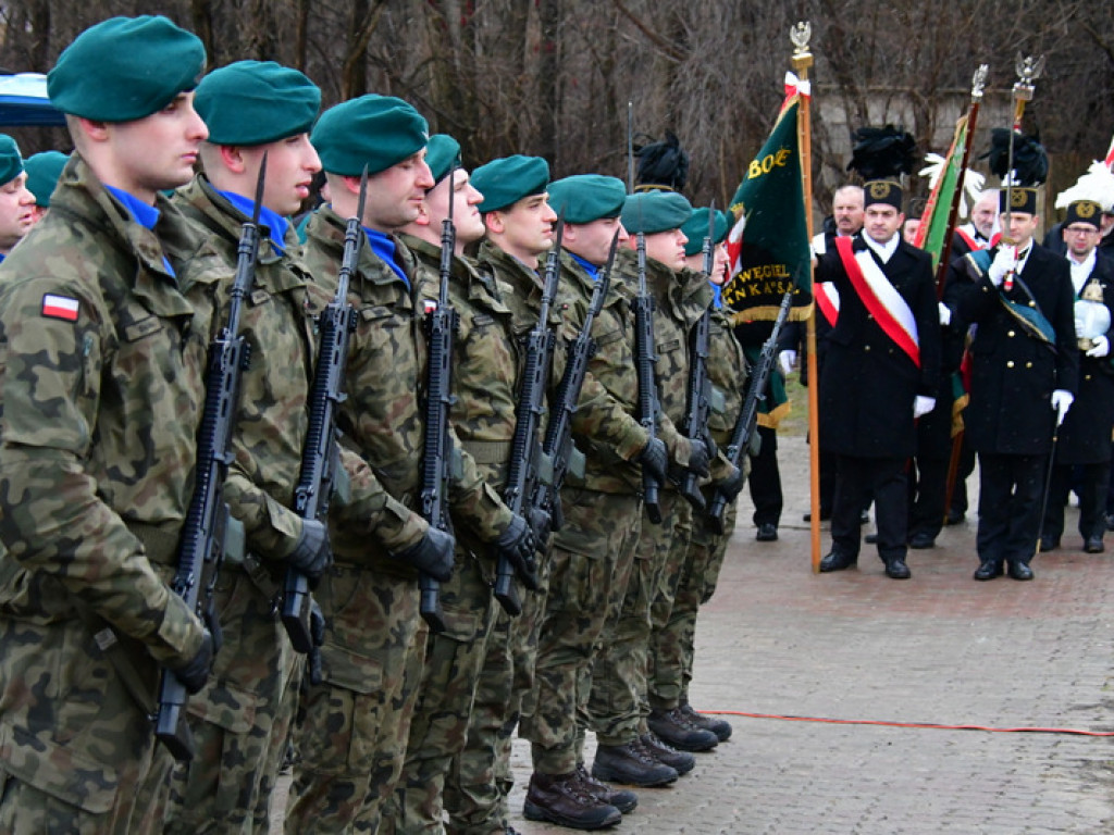 Regionalne obchody 40. rocznicy wprowadzenia stanu wojennego. Uczczono Józefa Krzysztofa Gizę i wszystkie ofiary walki komunistów z narodem (FOTO)