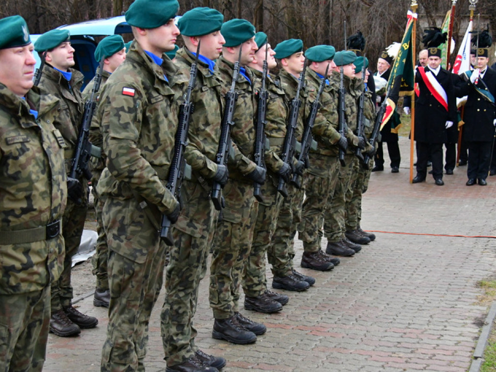 Regionalne obchody 40. rocznicy wprowadzenia stanu wojennego. Uczczono Józefa Krzysztofa Gizę i wszystkie ofiary walki komunistów z narodem (FOTO)