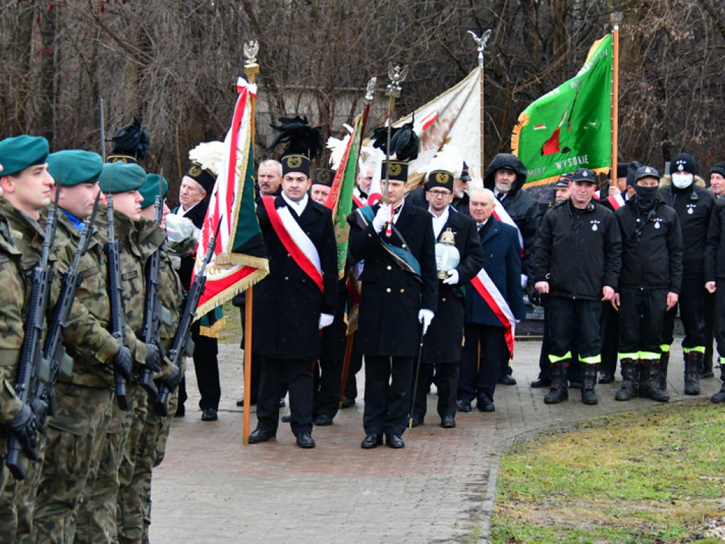 Regionalne obchody 40. rocznicy wprowadzenia stanu wojennego. Uczczono Józefa Krzysztofa Gizę i wszystkie ofiary walki komunistów z narodem (FOTO)