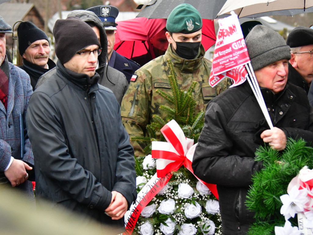 Regionalne obchody 40. rocznicy wprowadzenia stanu wojennego. Uczczono Józefa Krzysztofa Gizę i wszystkie ofiary walki komunistów z narodem (FOTO)