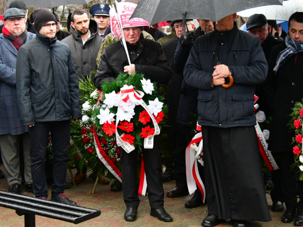 Regionalne obchody 40. rocznicy wprowadzenia stanu wojennego. Uczczono Józefa Krzysztofa Gizę i wszystkie ofiary walki komunistów z narodem (FOTO)