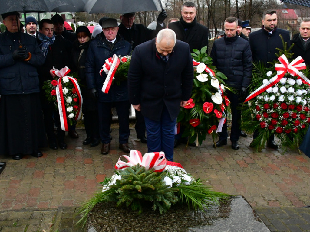 Regionalne obchody 40. rocznicy wprowadzenia stanu wojennego. Uczczono Józefa Krzysztofa Gizę i wszystkie ofiary walki komunistów z narodem (FOTO)