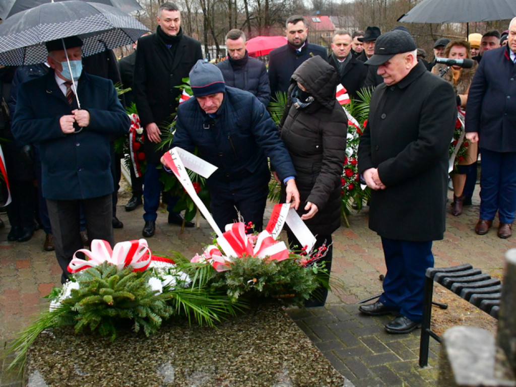 Regionalne obchody 40. rocznicy wprowadzenia stanu wojennego. Uczczono Józefa Krzysztofa Gizę i wszystkie ofiary walki komunistów z narodem (FOTO)