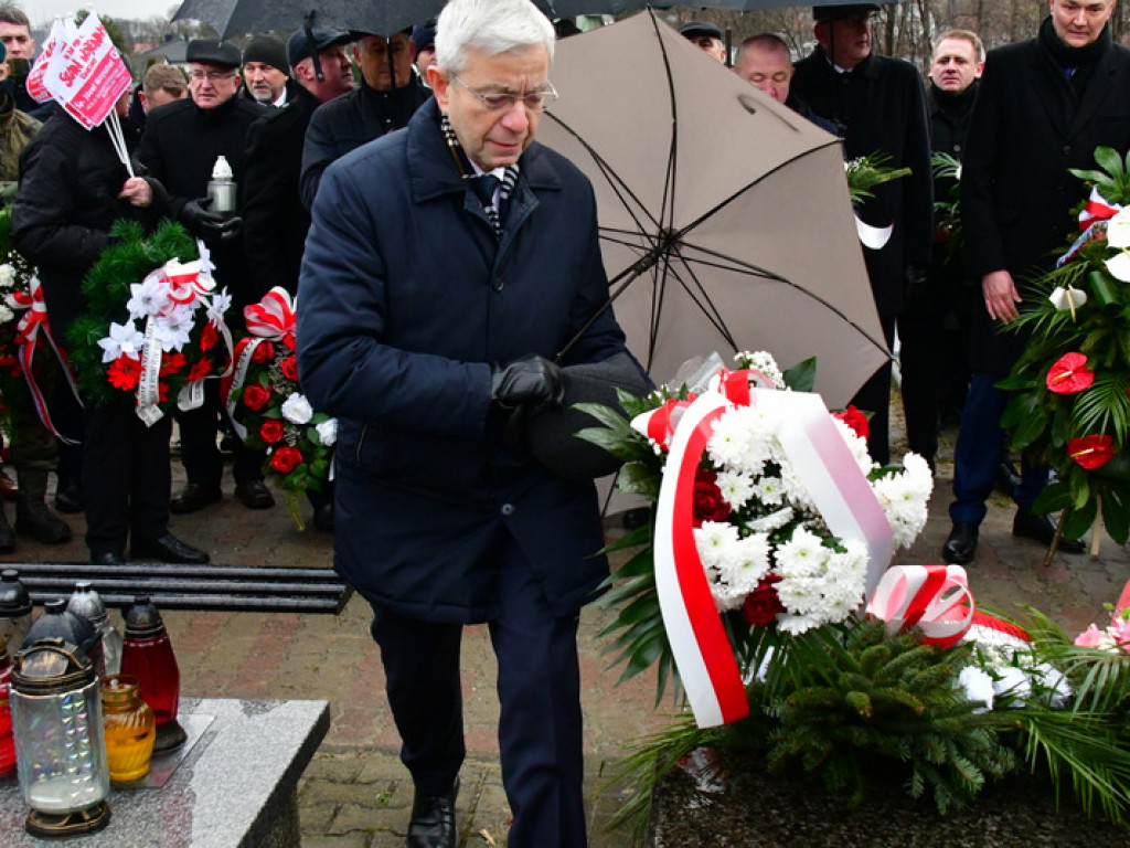 Regionalne obchody 40. rocznicy wprowadzenia stanu wojennego. Uczczono Józefa Krzysztofa Gizę i wszystkie ofiary walki komunistów z narodem (FOTO)