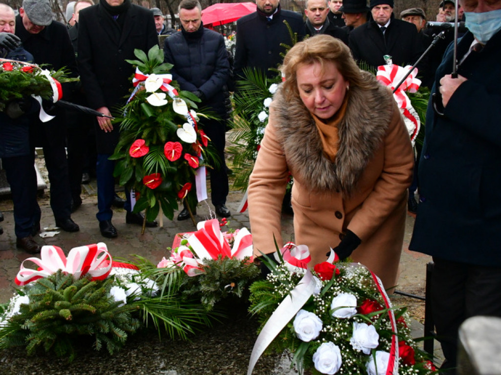 Regionalne obchody 40. rocznicy wprowadzenia stanu wojennego. Uczczono Józefa Krzysztofa Gizę i wszystkie ofiary walki komunistów z narodem (FOTO)