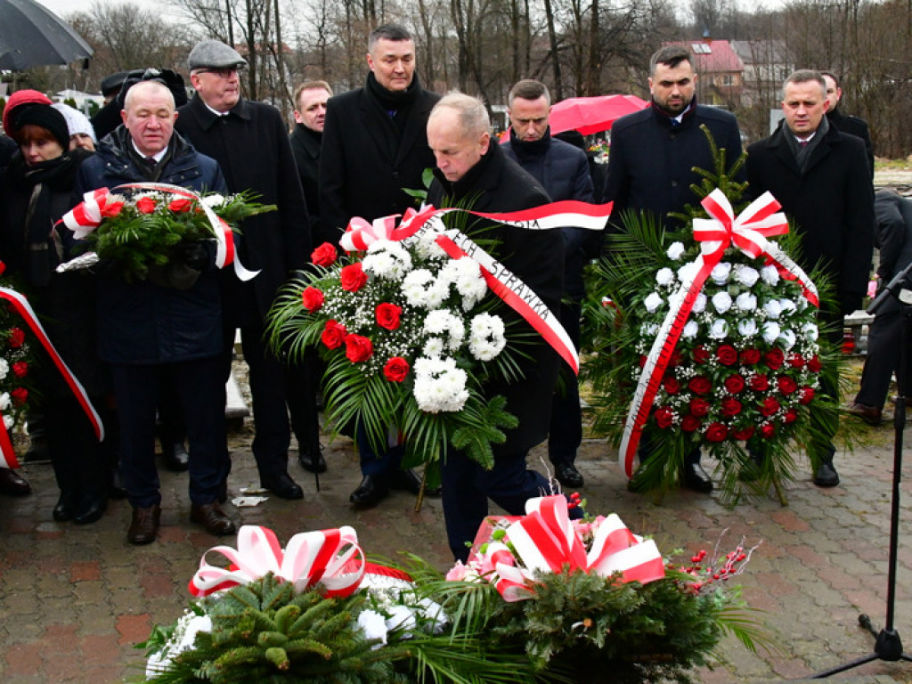 Regionalne obchody 40. rocznicy wprowadzenia stanu wojennego. Uczczono Józefa Krzysztofa Gizę i wszystkie ofiary walki komunistów z narodem (FOTO)