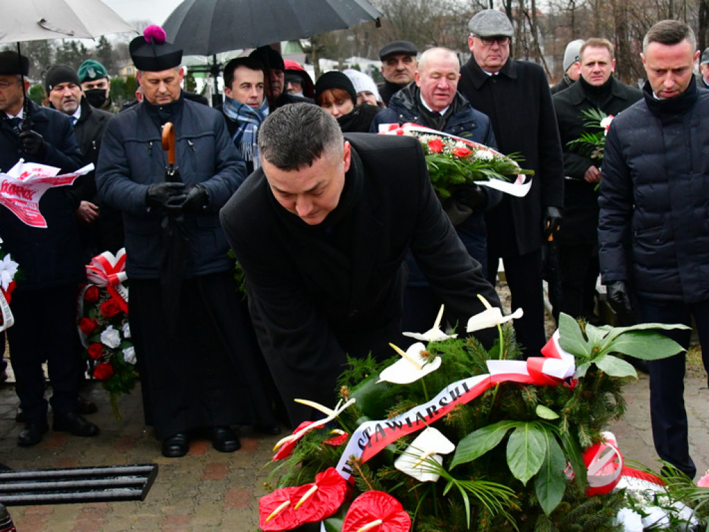 Regionalne obchody 40. rocznicy wprowadzenia stanu wojennego. Uczczono Józefa Krzysztofa Gizę i wszystkie ofiary walki komunistów z narodem (FOTO)