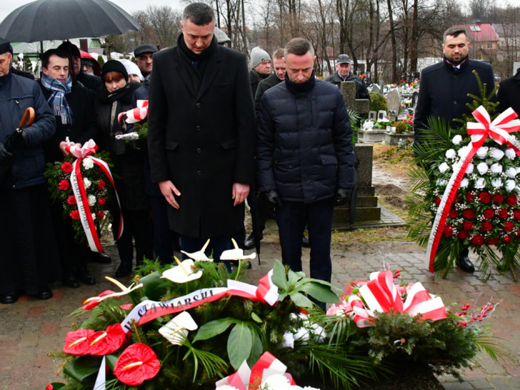 Regionalne obchody 40. rocznicy wprowadzenia stanu wojennego. Uczczono Józefa Krzysztofa Gizę i wszystkie ofiary walki komunistów z narodem (FOTO)