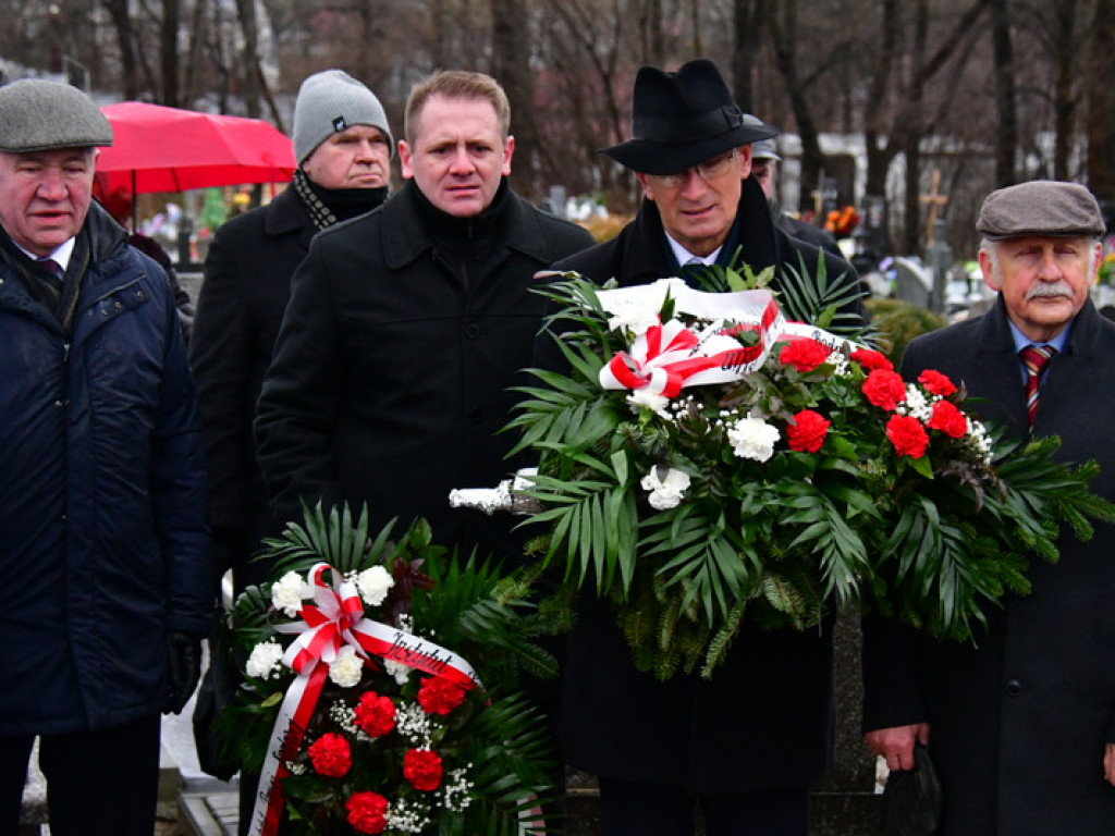 Regionalne obchody 40. rocznicy wprowadzenia stanu wojennego. Uczczono Józefa Krzysztofa Gizę i wszystkie ofiary walki komunistów z narodem (FOTO)