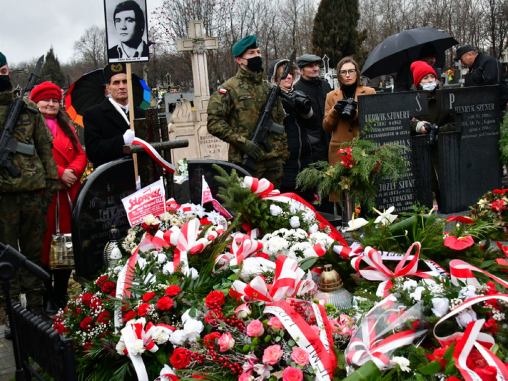 Regionalne obchody 40. rocznicy wprowadzenia stanu wojennego. Uczczono Józefa Krzysztofa Gizę i wszystkie ofiary walki komunistów z narodem (FOTO)