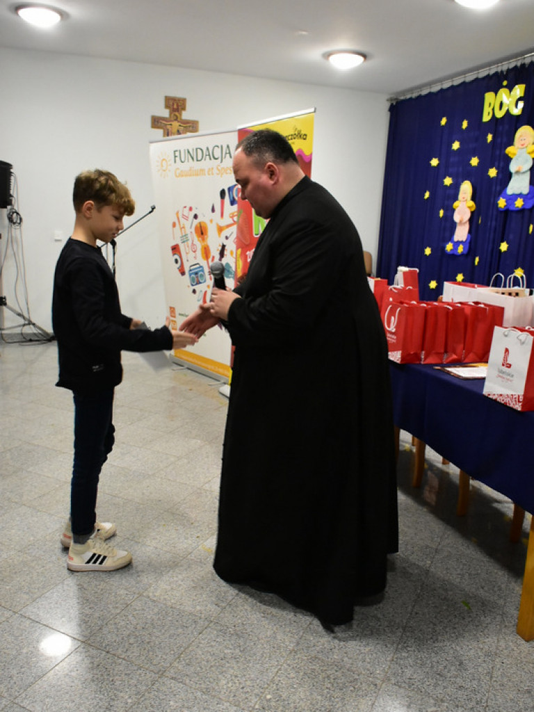 Dzieci przygotowały ozdoby na choinkę dla św. Jana Pawła II (FOTO)