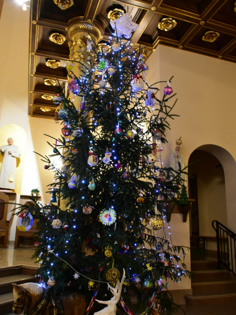 Dzieci przygotowały ozdoby na choinkę dla św. Jana Pawła II (FOTO)