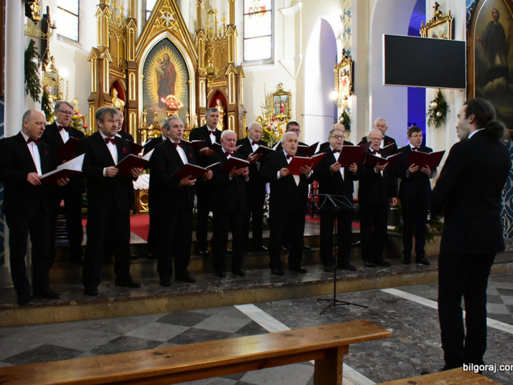 Chóry Ziemi Biłgorajskiej kolędowały we Frampolu (FOTO)