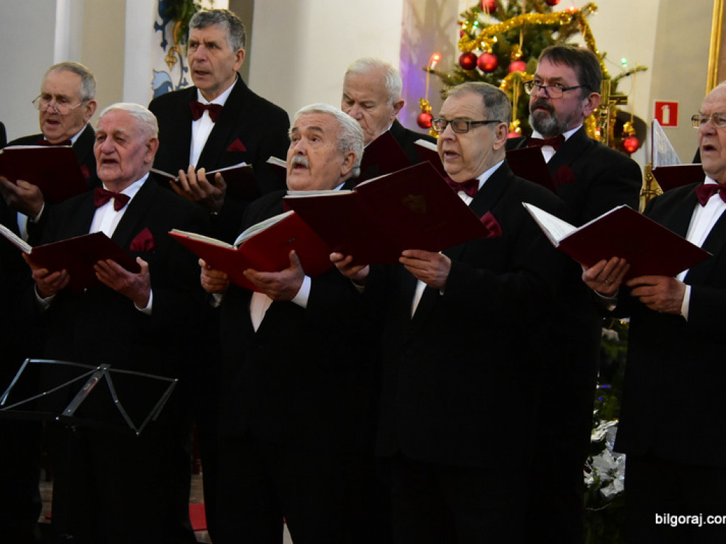 Chóry Ziemi Biłgorajskiej kolędowały we Frampolu (FOTO)