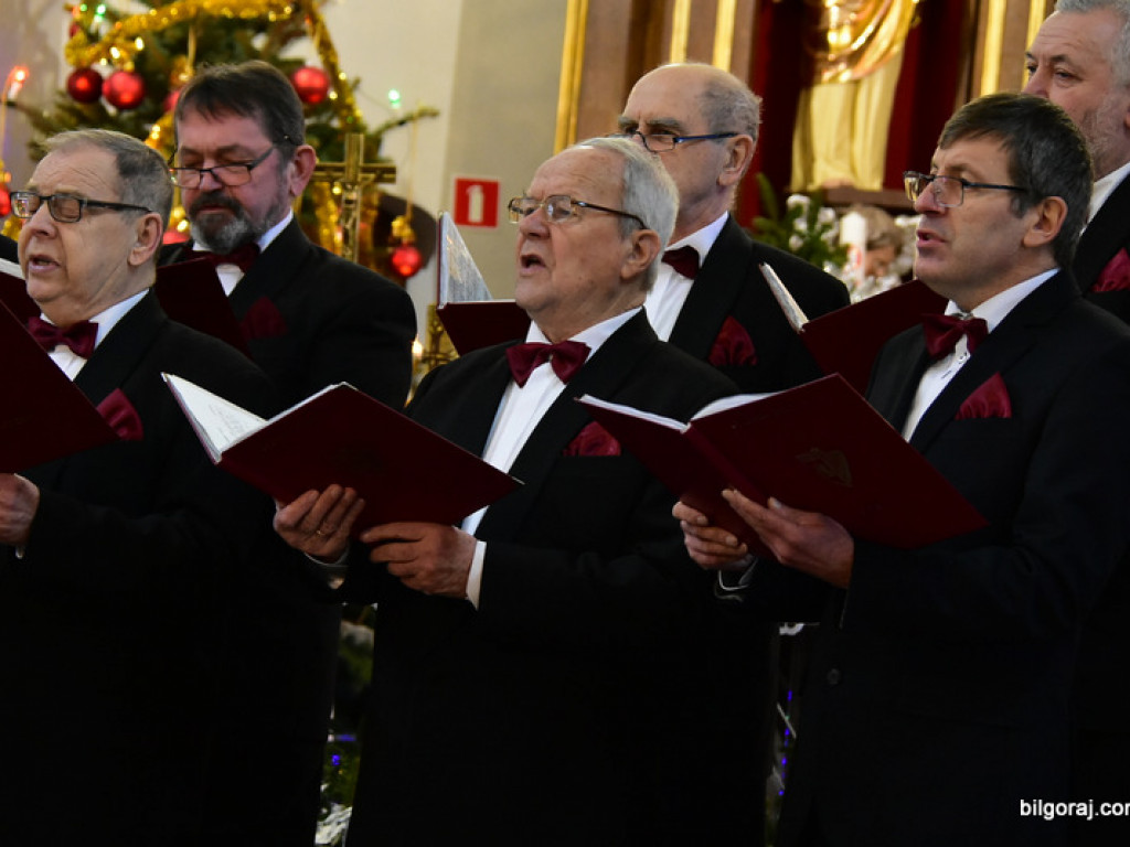 Chóry Ziemi Biłgorajskiej kolędowały we Frampolu (FOTO)