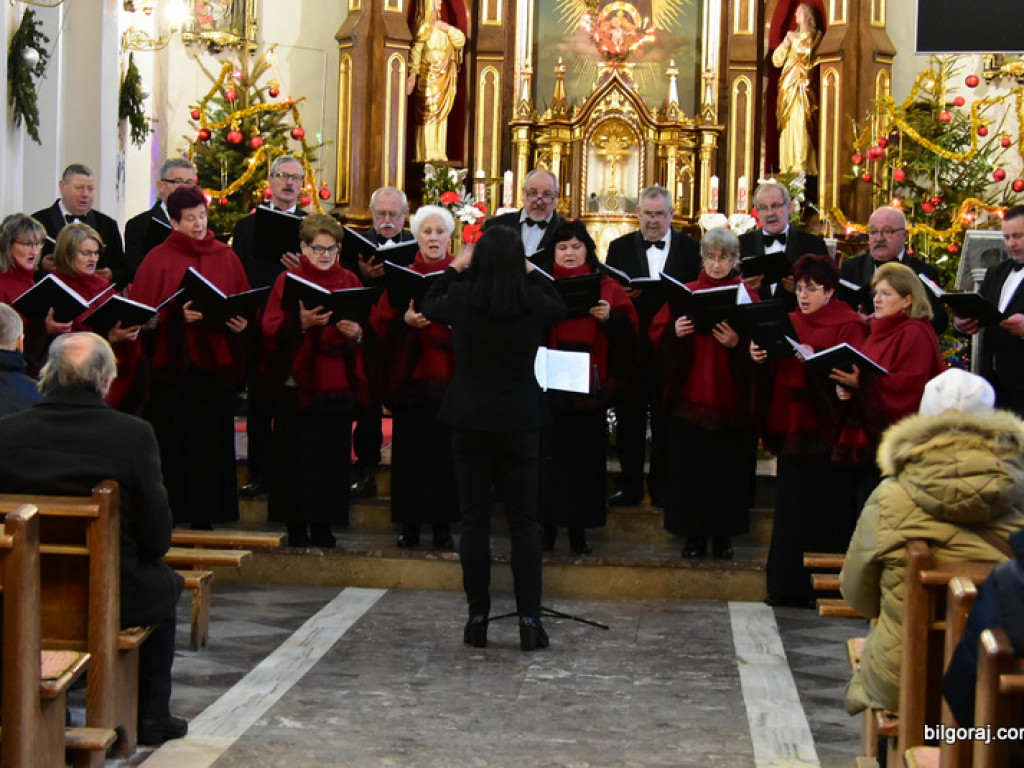 Chóry Ziemi Biłgorajskiej kolędowały we Frampolu (FOTO)
