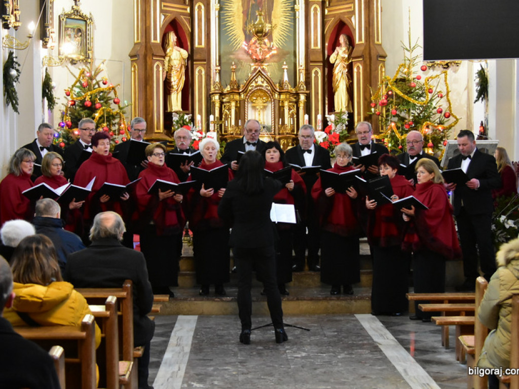 Chóry Ziemi Biłgorajskiej kolędowały we Frampolu (FOTO)