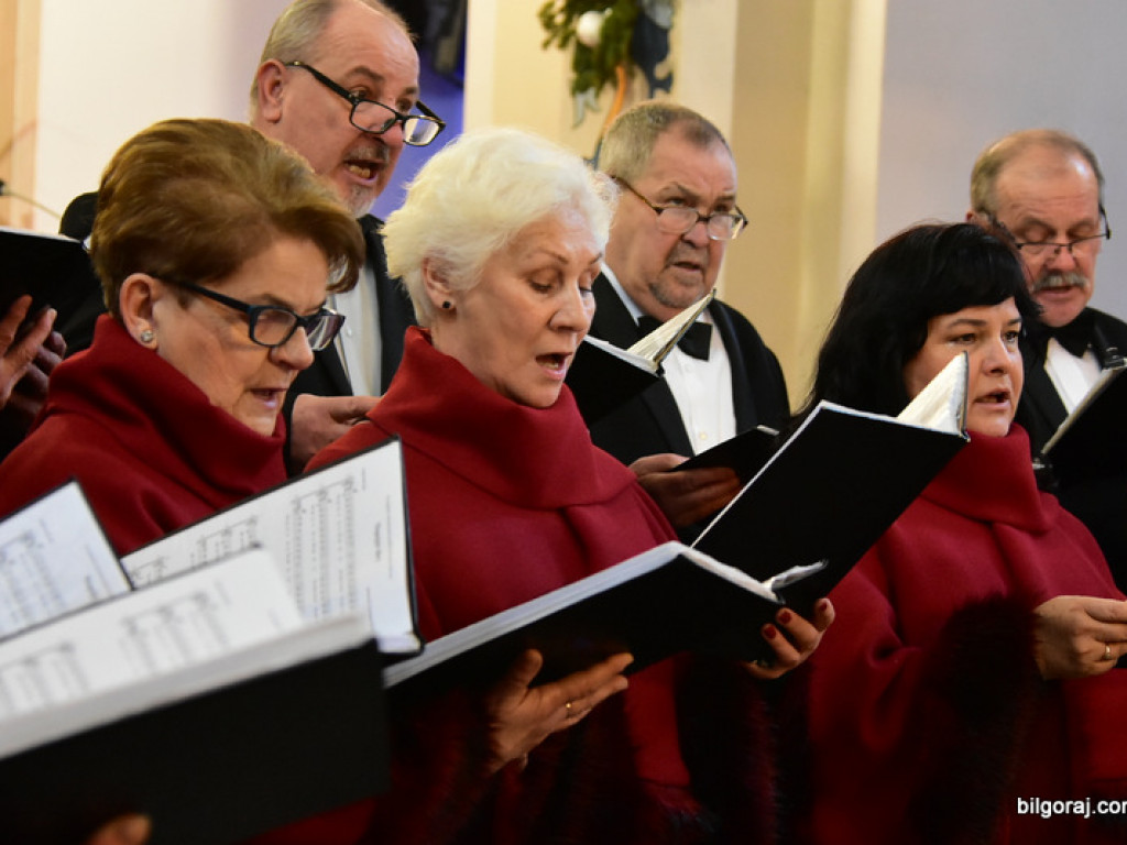 Chóry Ziemi Biłgorajskiej kolędowały we Frampolu (FOTO)